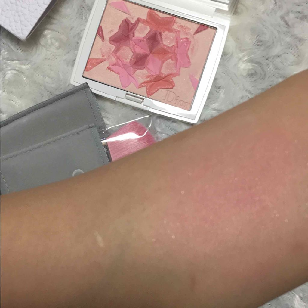 スノー ブラッシュ&ブルーム パウダー/Dior/パウダーチークを使ったクチコミ(4枚目)