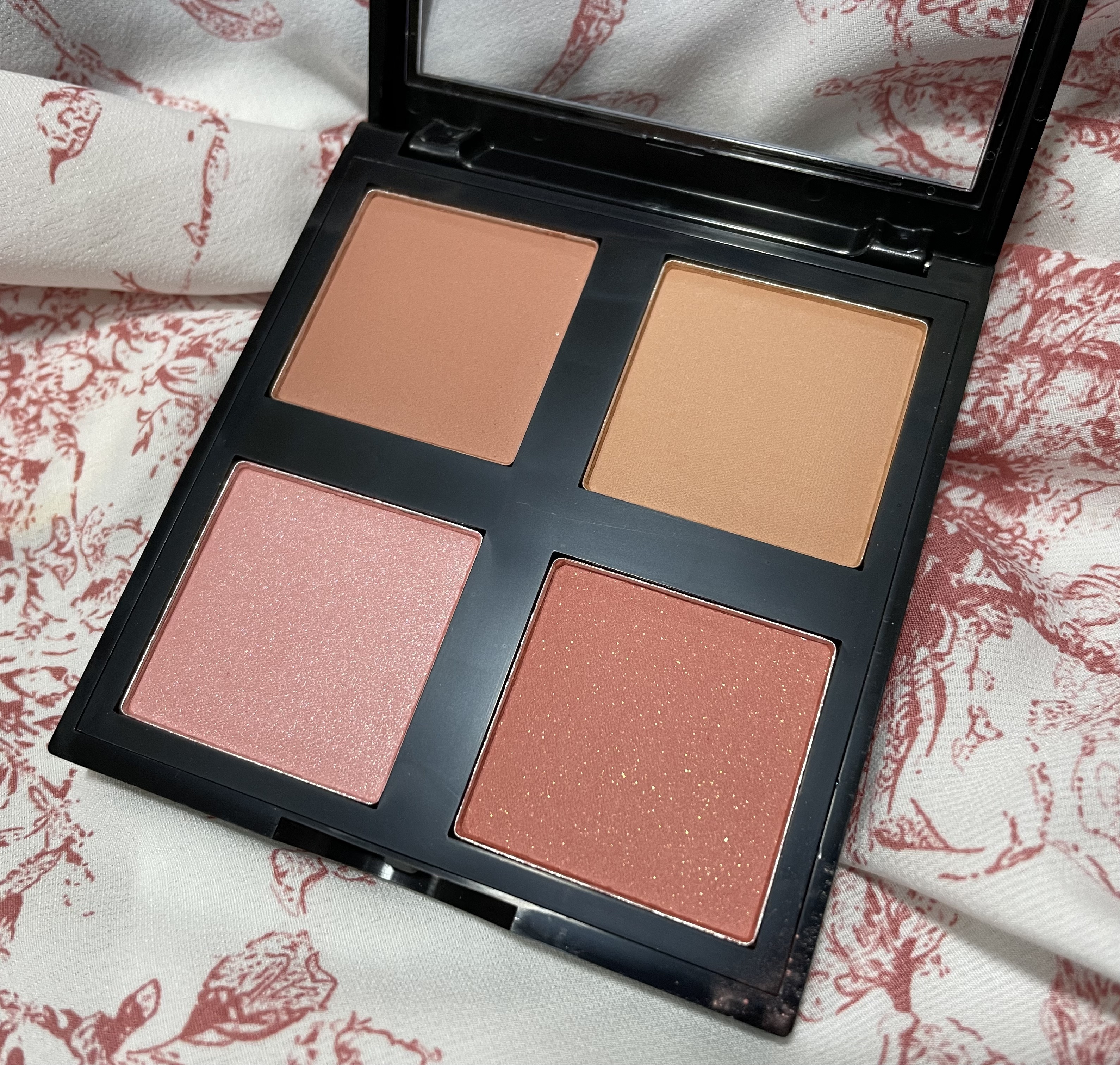 ブラッシュパレットライトパウダー/e.l.f. Cosmetics/パウダーチークを使ったクチコミ（2枚目）