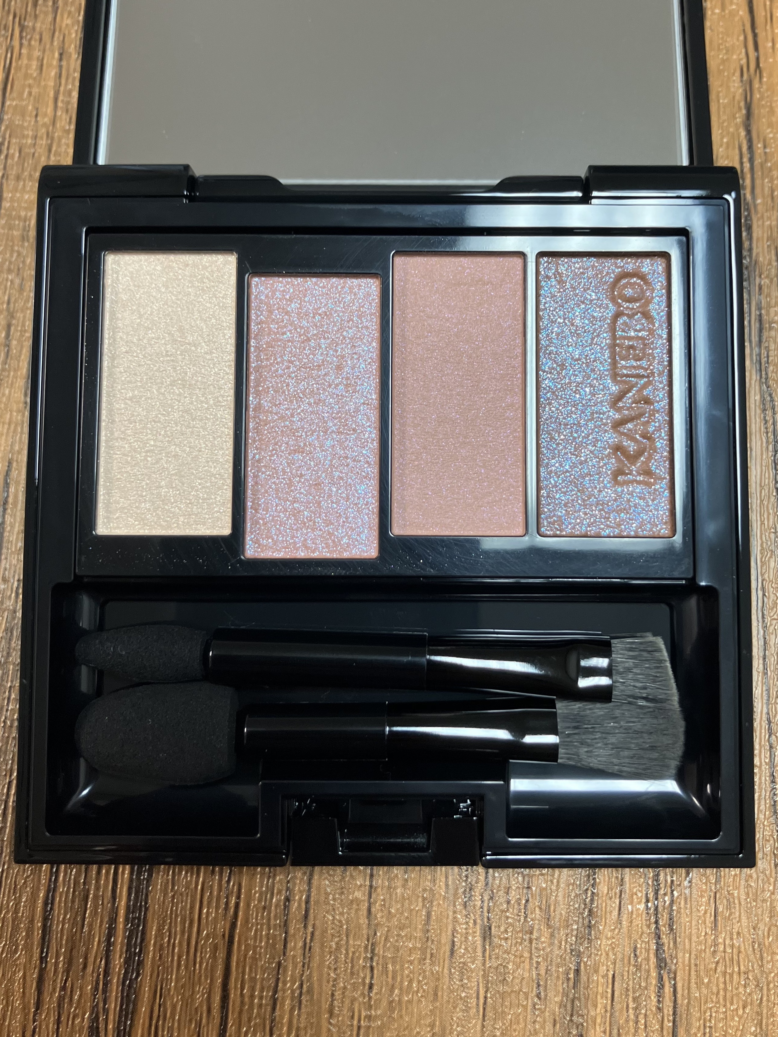 カラードシャドウ/KANEBO/アイシャドウパレットを使ったクチコミ（1枚目）