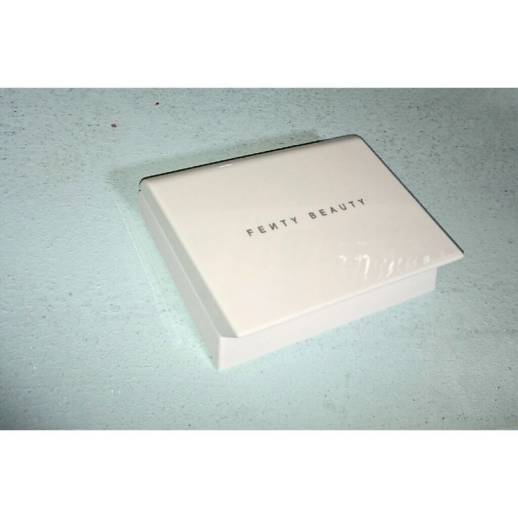 あゆな on LIPS 「Fentybeautyのブロッティングパウダー💄私はオイリー肌..」(2枚目)