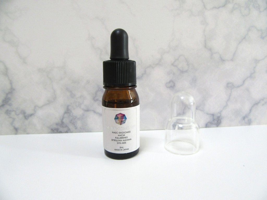 lovecats_sakura on LIPS 「手の中にすっぽり収まる小ぶりな瓶!小さっ!が最初の印象です(笑..」(2枚目)