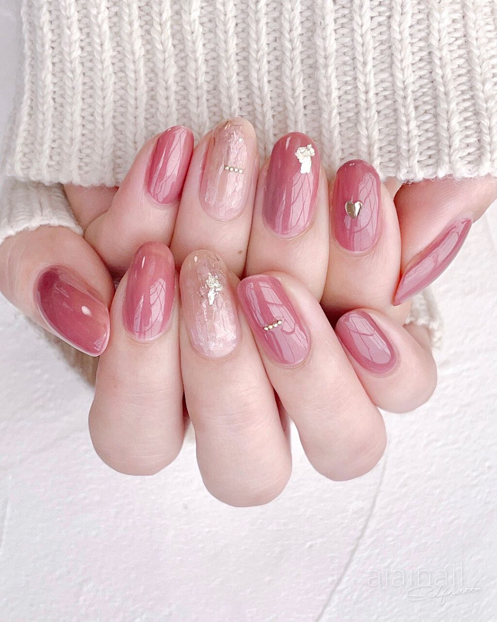 aiainail_@セルフネイル on LIPS 「⌇#ジーエヌマニキュアでピンクなキラキラ春ネイル
こんばん..」(4枚目)