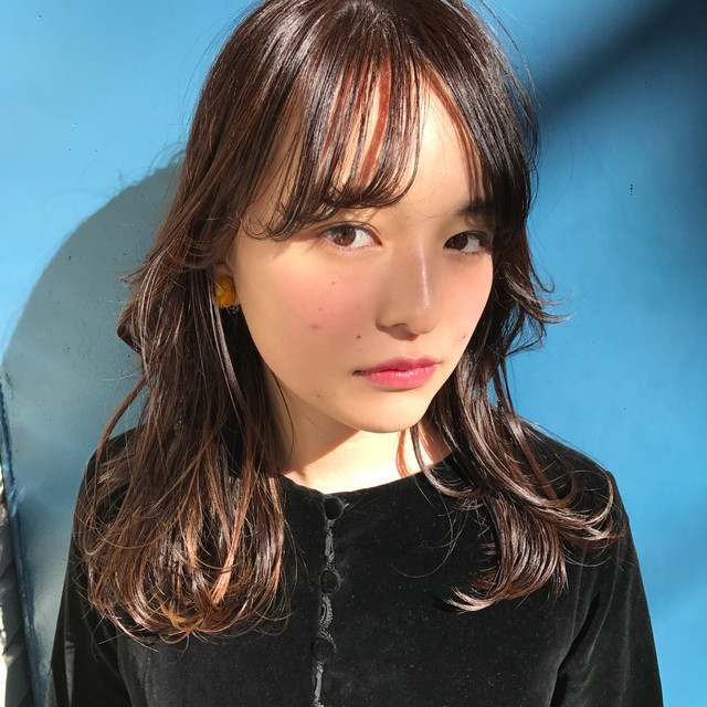 濡れ髪ヘアの女性