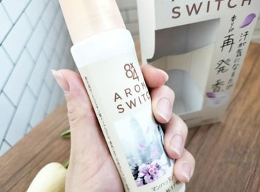 ……
⁡ニベア花王株式会社⁡
⁡8X4 AROMA SWITCH⁡ ロールオン？
マンハッタンリネンの香り⁡
⁡のご紹介❤⁡
⁡……⁡
ここ最近⁡
⁡とても暖かくないですか？⁡
⁡急に春がやって来ましたね🌸🐣⁡
⁡日中外にいたらもはや暑いぐらい……🥵⁡
じんわり汗ばむ……🥵🥵🥵⁡
⁡そして汗の臭いがきになる。
⁡⁡⁡
⁡今回は8X4の新商品を⁡
⁡お試しさせていただきました❤❤❤⁡
⁡
ロールオンタイプは⁡
⁡肌に直接密着するのが好き♡！⁡
⁡ちゃんとついてる〜！⁡
⁡って感じがします。⁡
⁡パッケージ、いい感じにくびれていて⁡
⁡凄く持ちやすかった◎！⁡
⁡塗りやすい〜！！！
⁡⁡
⁡香りは初めて体験した香りでした！⁡
⁡大人って感じ！笑
⁡香水みたいな感じ！！！⁡⁡⁡
⁡そして、何より今回凄いのは⁡
⁡香りが 再発香※ するところ！！！⁡
⁡※機能性香料による
⁡
⁡ロールオンとスプレータイプと⁡
⁡使う部位や時場合によって⁡
⁡上手く使い分けたいですね👏⁡
⁡※スプレータイプについては過去の投稿をご覧下さい。
⁡⁡……⁡⁡
⁡8X4様からいただきました。
⁡……⁡⁡
⁡#エイトフォー　#デオドラント　#再発香　#PR
⁡の画像 その2