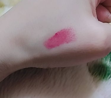 REVLON キス グロウ バームのクチコミ「レビュー


そんなに色つかないかとおもってたら
ひと塗りでこの発色🥺❤
柔らかいテクスチャー.....」（1枚目）