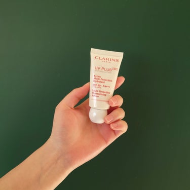 CLARINS UVプラス 5P モイスチャライジング マルチ デイ スクリーンのクチコミ「■どんな商品？
・クラランスの日焼け止め兼下地
・SPF50、PA＋＋＋
・3色展開：トランス.....」（1枚目）