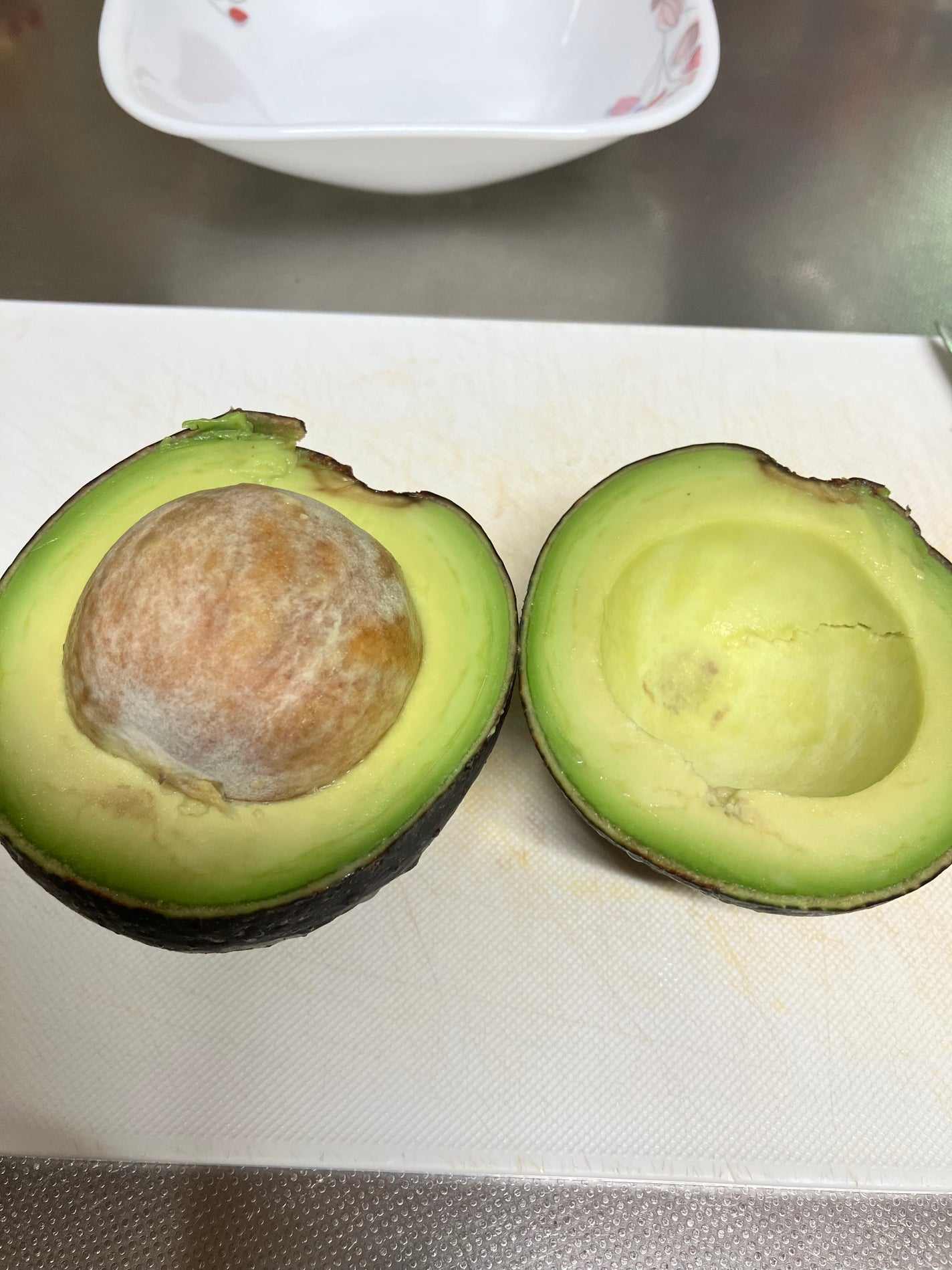 底見えコスメのぷいぷい on LIPS 「良いアボカドの見分け方🥑(経験上の話なので悪しからず)美容効果..」(1枚目)