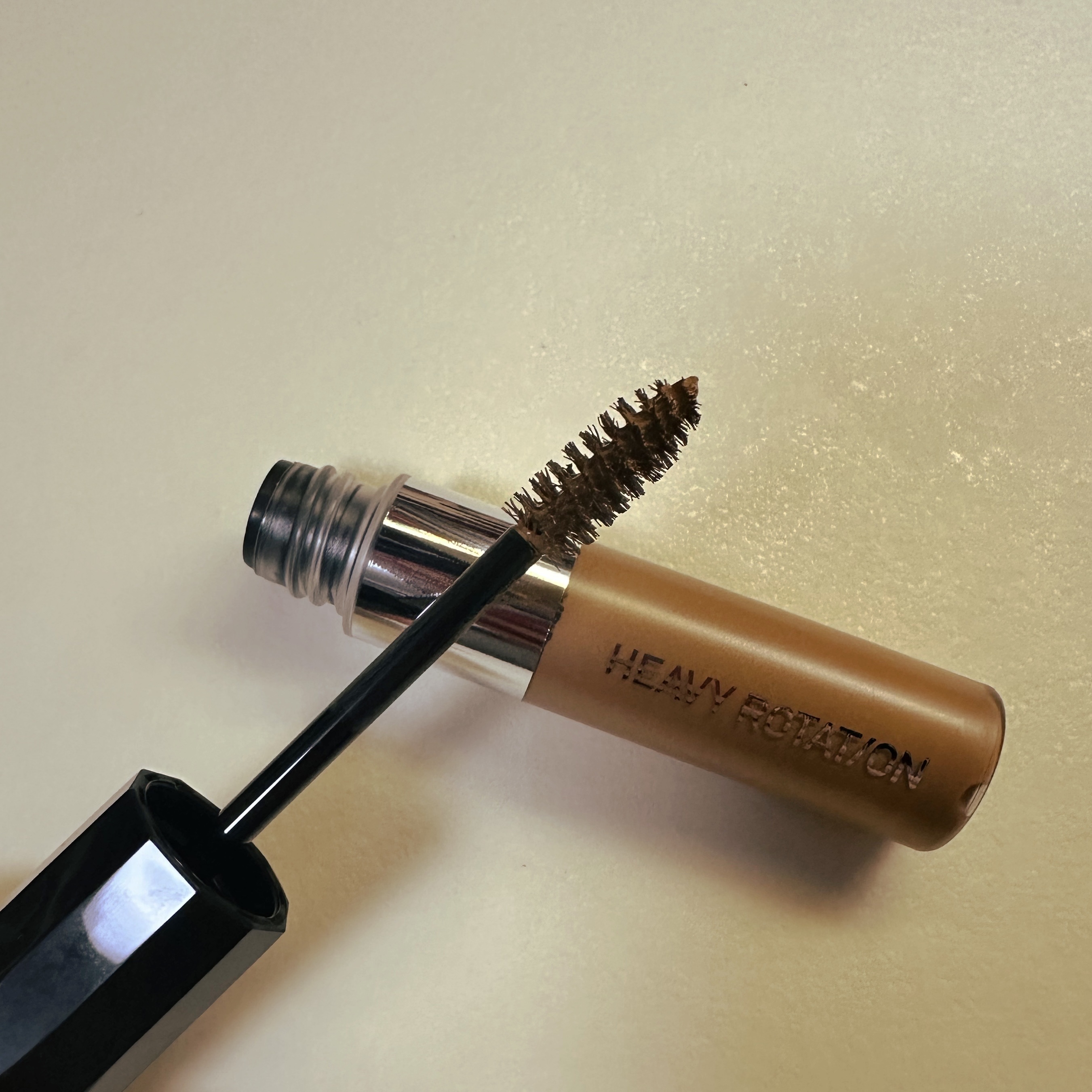 ヘビーローテーション カラーリングアイブロウEX 01 イエローブラウン/ヘビーローテーション/眉マスカラを使ったクチコミ（2枚目）