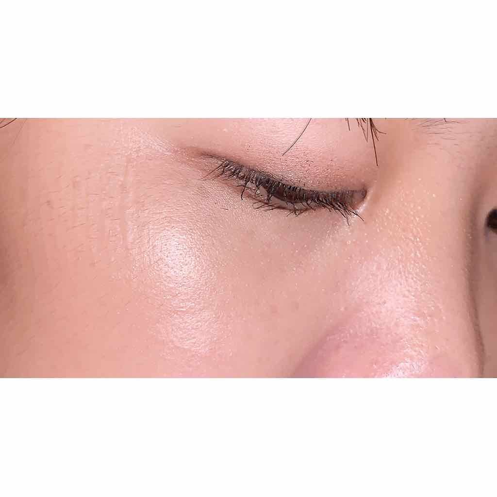 マットラディアンス ベイクドパウダー ハイライト01/ローラ メルシエ/パウダーハイライトを使ったクチコミ（1枚目）