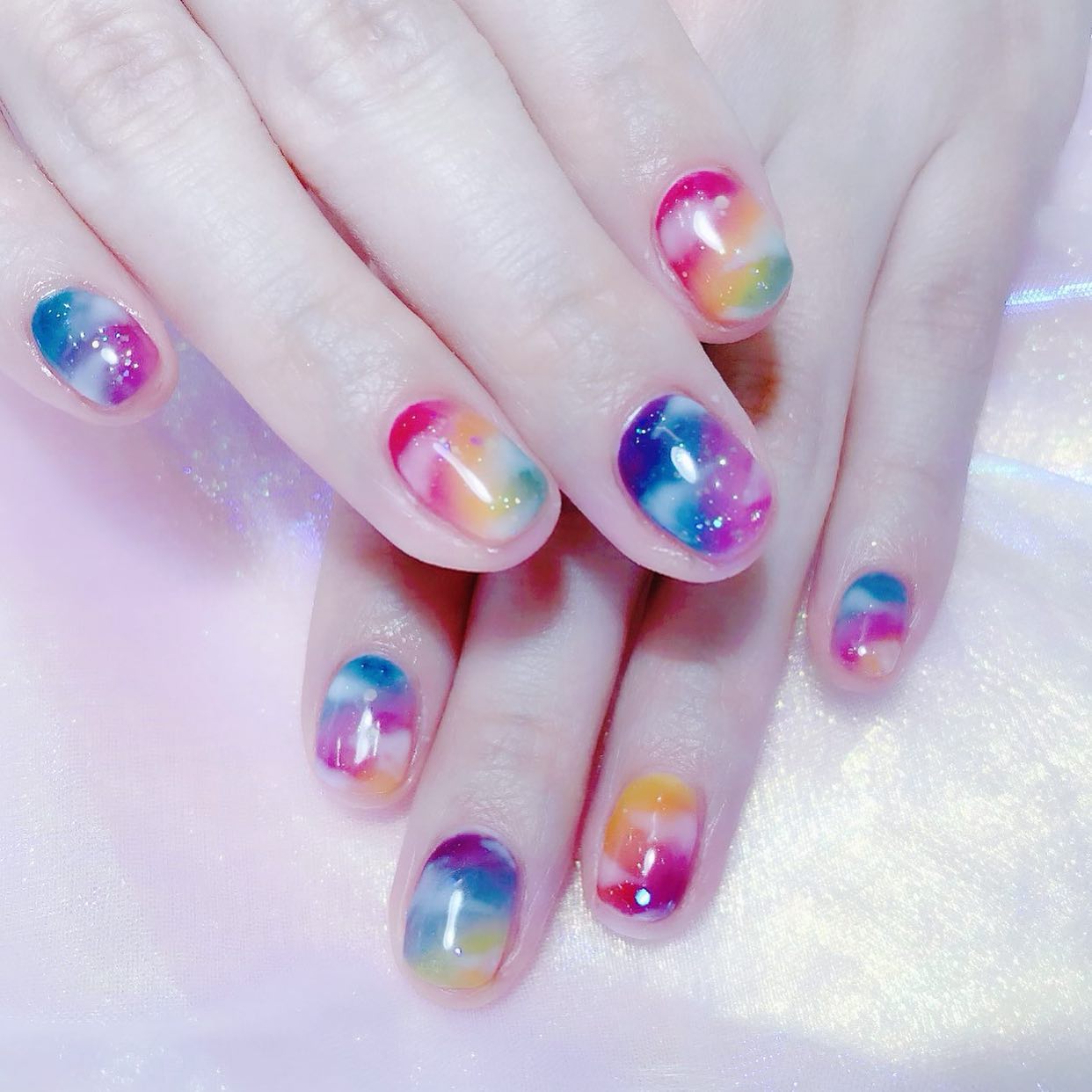 なかやまちえこ on LIPS 「なないろのお空☁️⠀⠀@chapon_930⠀#nail#na..」(3枚目)