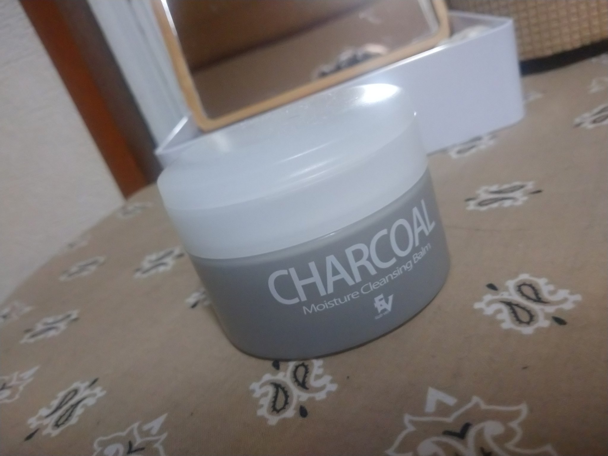 ドン・キホーテ 炭モイスチャークレンジングバームのクチコミ「炭モイスチャークレンジングバーム

550円でGEOで購入しました💄💋
メイクも落ちやすく洗い.....」（1枚目）