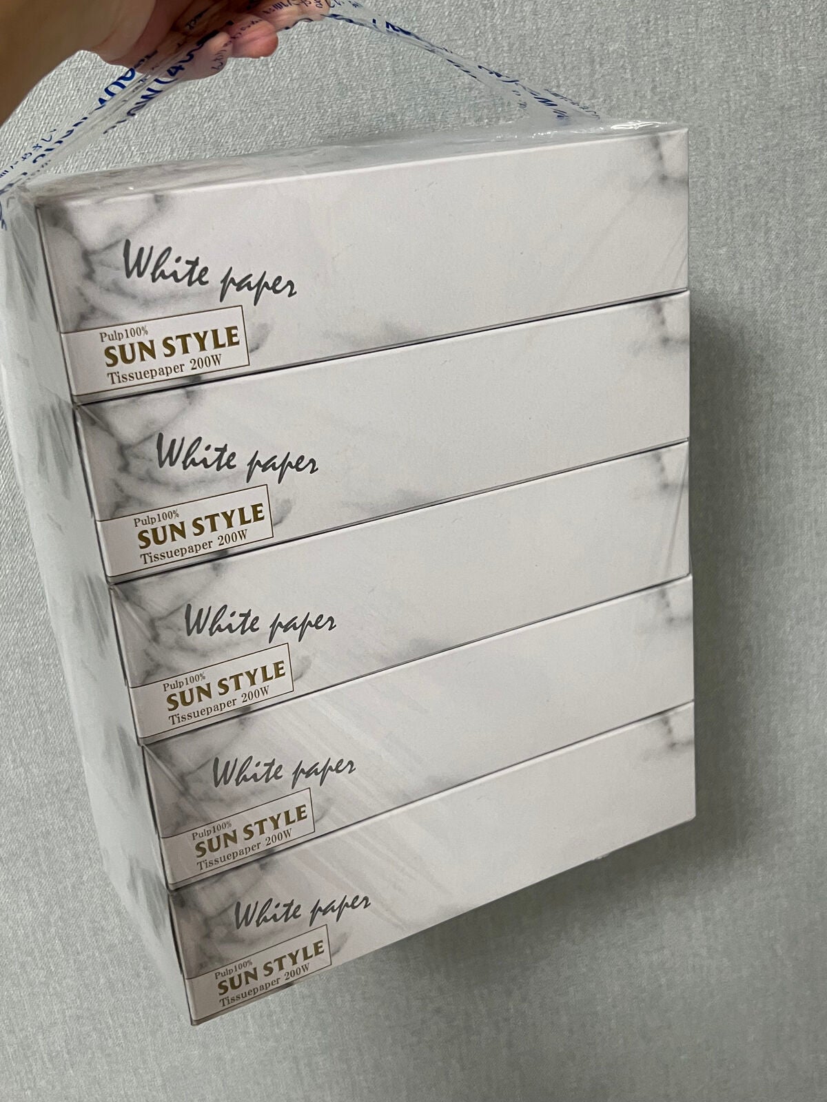 梨 on LIPS 「大理石柄で部屋に馴染むティッシュボックスです。#サンドラッグ#..」(1枚目)