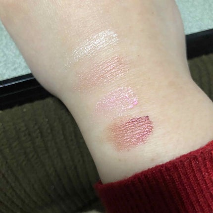バタコ on LIPS 「これ、ぱっと見、色はいいですが、ラメが全体的に強すぎて、発色が..」(2枚目)