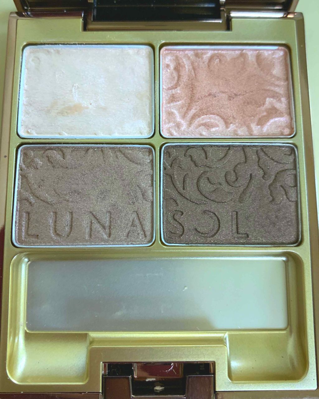 グレイスコントラスティングアイズ/LUNASOL/アイシャドウパレットを使ったクチコミ（1枚目）
