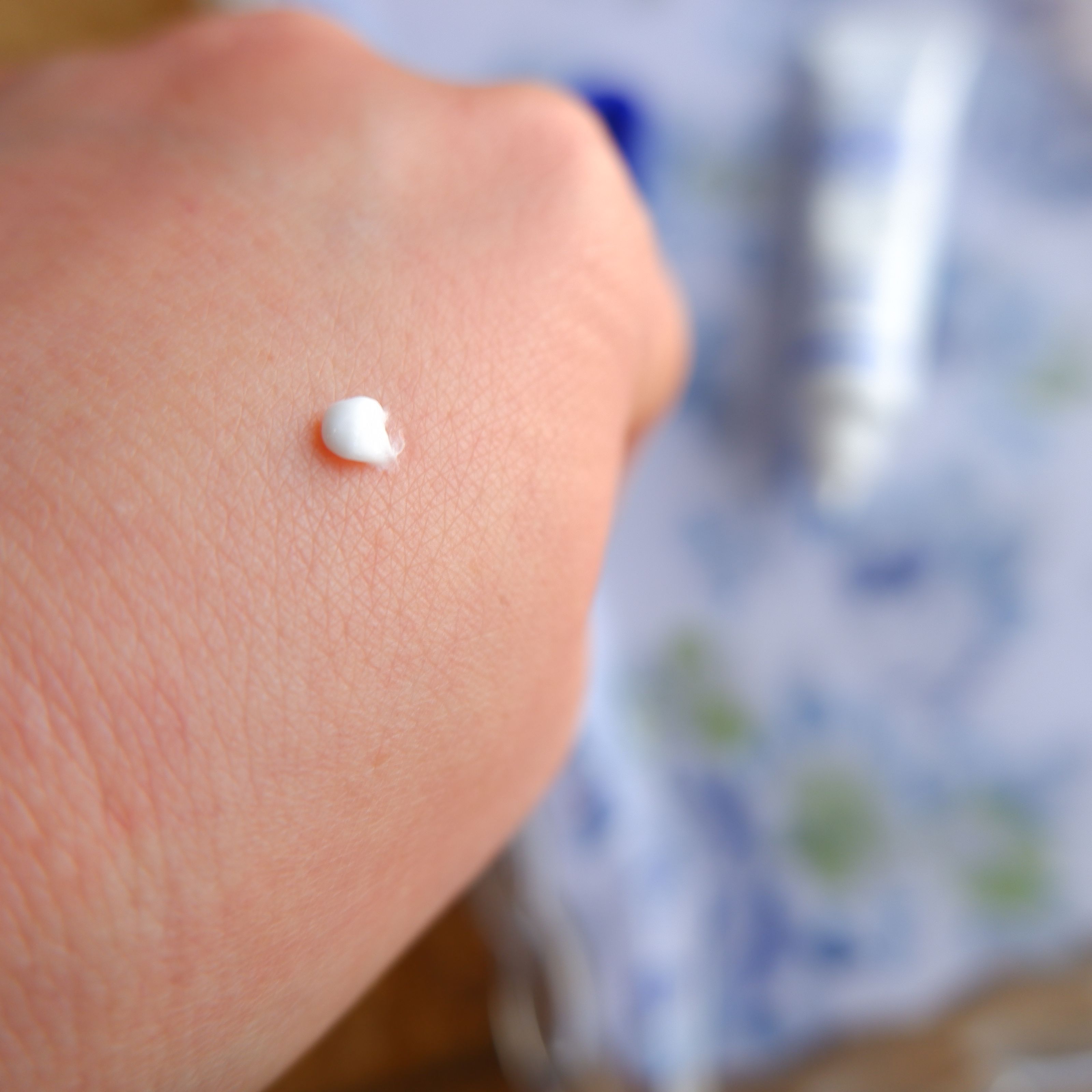 マキロン  マキロン アクネージュ メディカルクリーム	(医薬品）	のクチコミ「ニキビの炎症を抑え、ニキビの原因菌をしっかり殺菌するクリームです。

細口チューブなので、ピン.....」（3枚目）