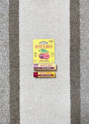 モイスチャライジングリップバーム(ワイルドチェリー)/BURT'S BEES/リップケア・リップクリームを使ったクチコミ（1枚目）