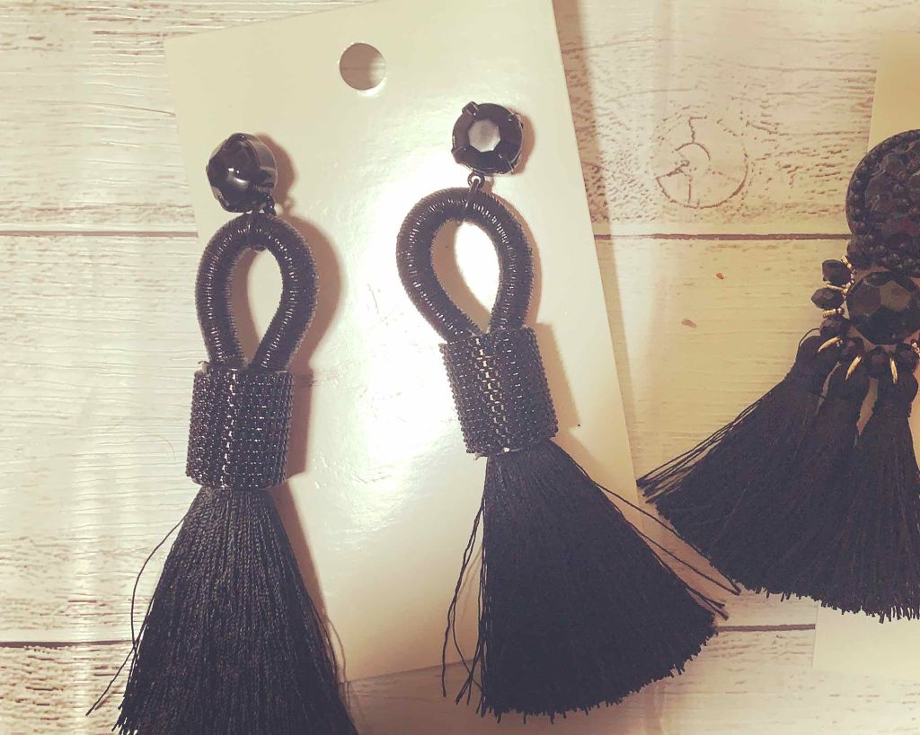 Nico on LIPS 「#H&Mで、持ってるピアスの色違い買ってもらいました♬黒で統一..」(2枚目)