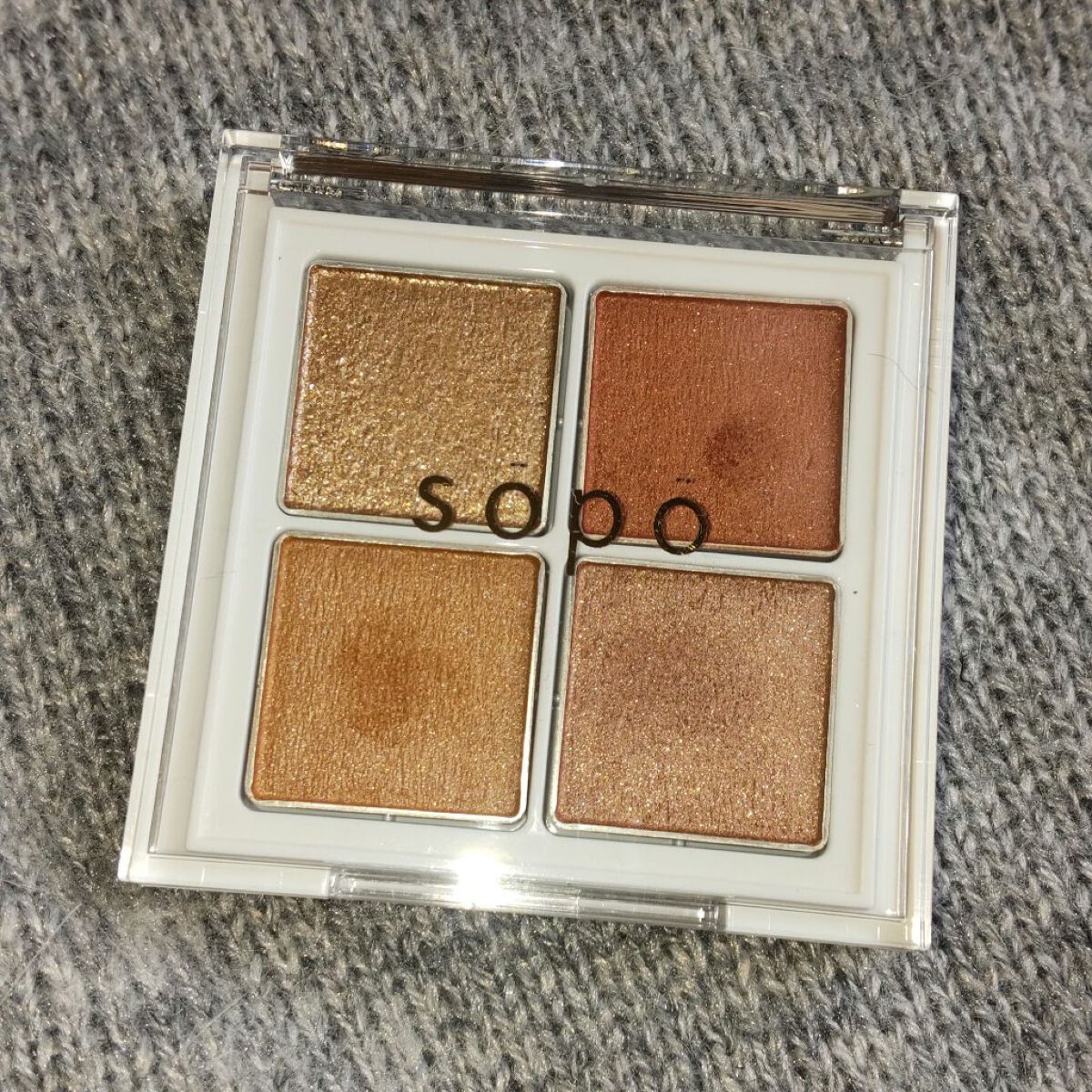 sopo アイパレット　03スパイシーオレンジ

少し出遅れましたが、無事にゲットできました。
最近、オレンジが気になっていてアイシャドウほしいなと思っていたところにファミマとロフトで買えるこちらを口コミで見かけ
色がすごく可愛くて♡
ひと