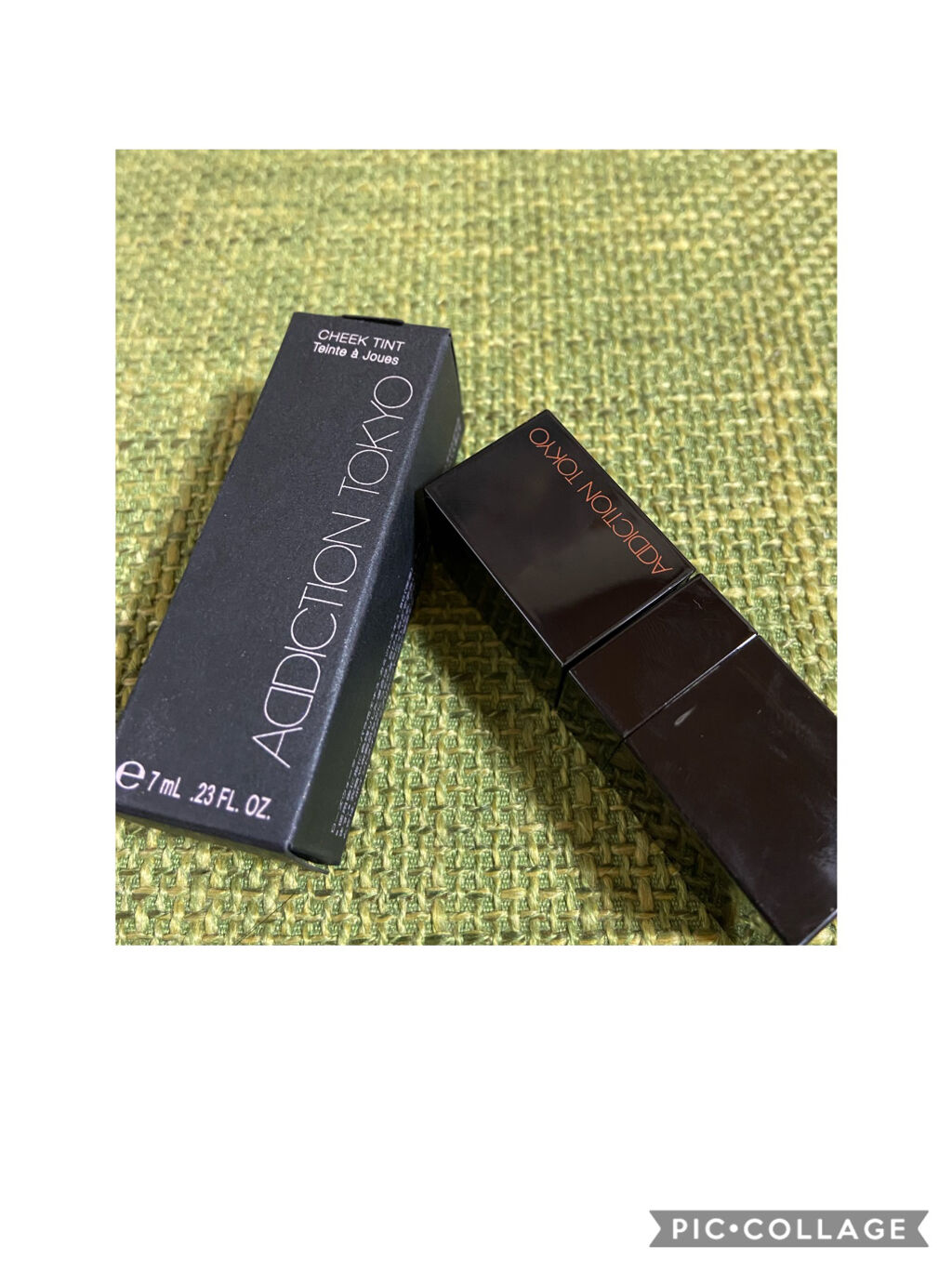 1／８発売のチークテイントを購入。

雑誌で見て感で001と003を購入しました。今回UPしたのは001です。

このチークは本当に水みたいでシャバシャバした感じで、手に出すと2枚目みたいな感じです。

透明水彩かと思うほど薄い色味で、水み