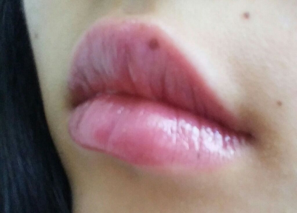 ののん on LIPS 「紫だけどぜんぜん使いやすい!加工なしでこのツヤ感!つけた感じは..」(3枚目)