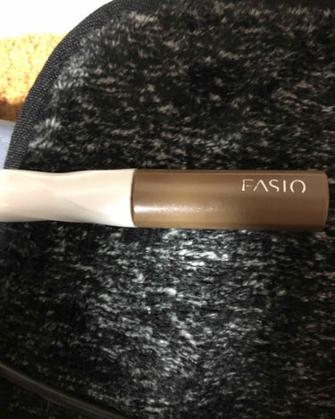 お気に入りコスメ
Fasio カラーラスティング　アイブロウマスカラ¥850(税抜き

こちらは一番暗めのカラーです！
お出掛け時やいつもとは違う仕事内容がある日など、いつものとは違う化粧をする時に使っ