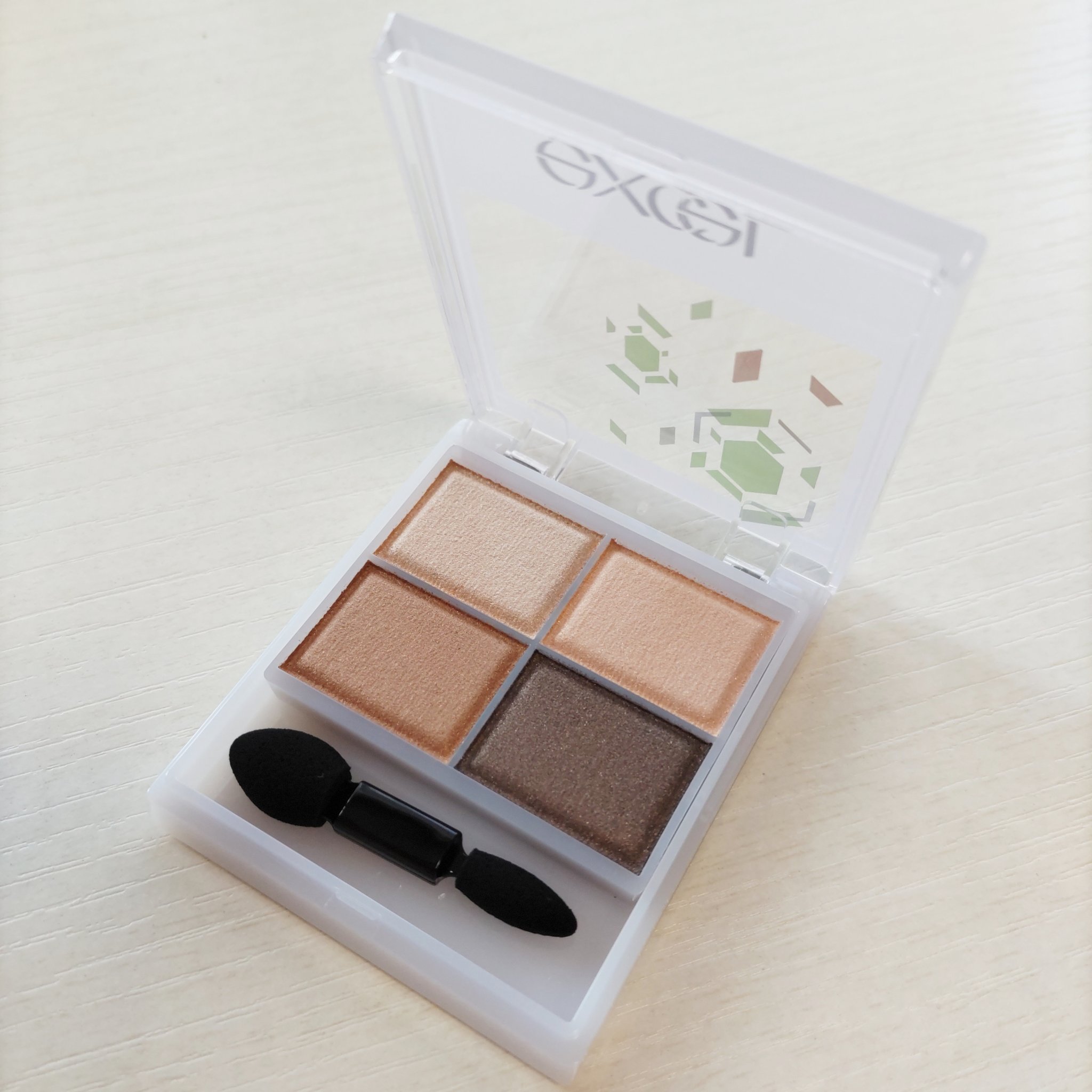 スキニーリッチシャドウ SR01'23 ベージュブラウン(限定デザイン)/excel/アイシャドウパレットを使ったクチコミ（2枚目）