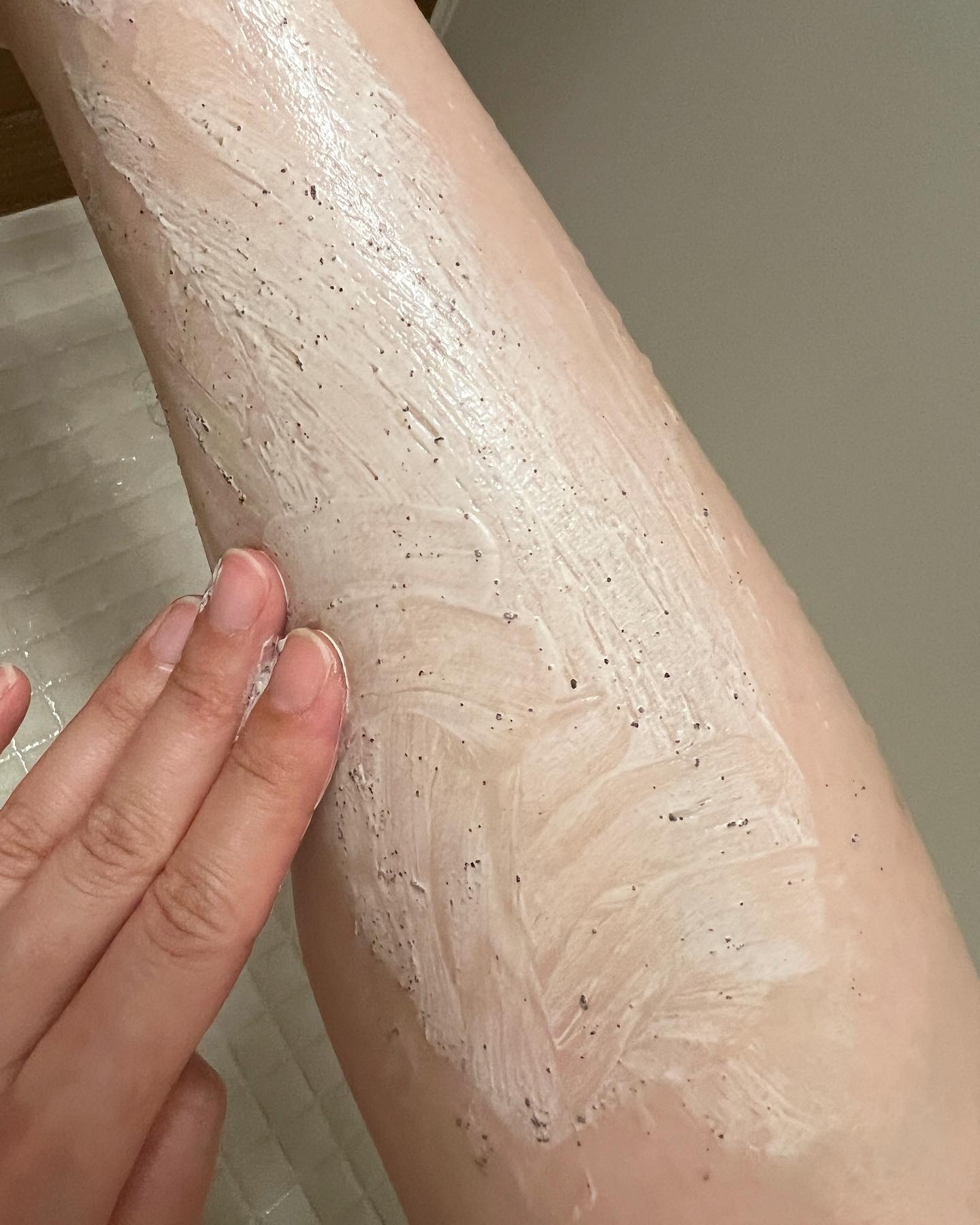 CLAY ＆ SCRUB BODY WASH/SWATi MARBLe/ボディスクラブを使ったクチコミ（3枚目）