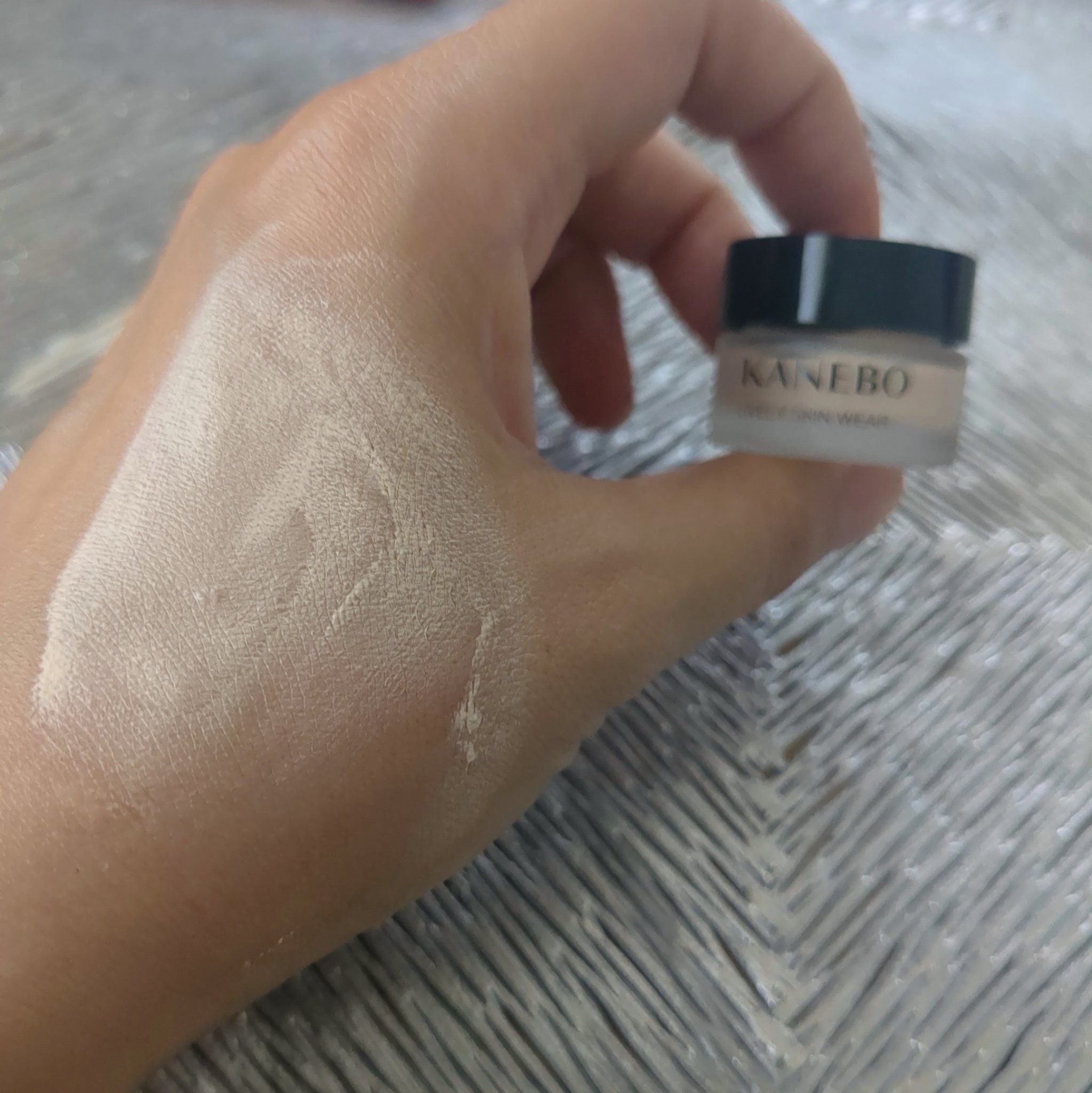 ライブリースキン　ウェア ソフトオークルAA/KANEBO/クリーム・エマルジョンファンデーションを使ったクチコミ（2枚目）