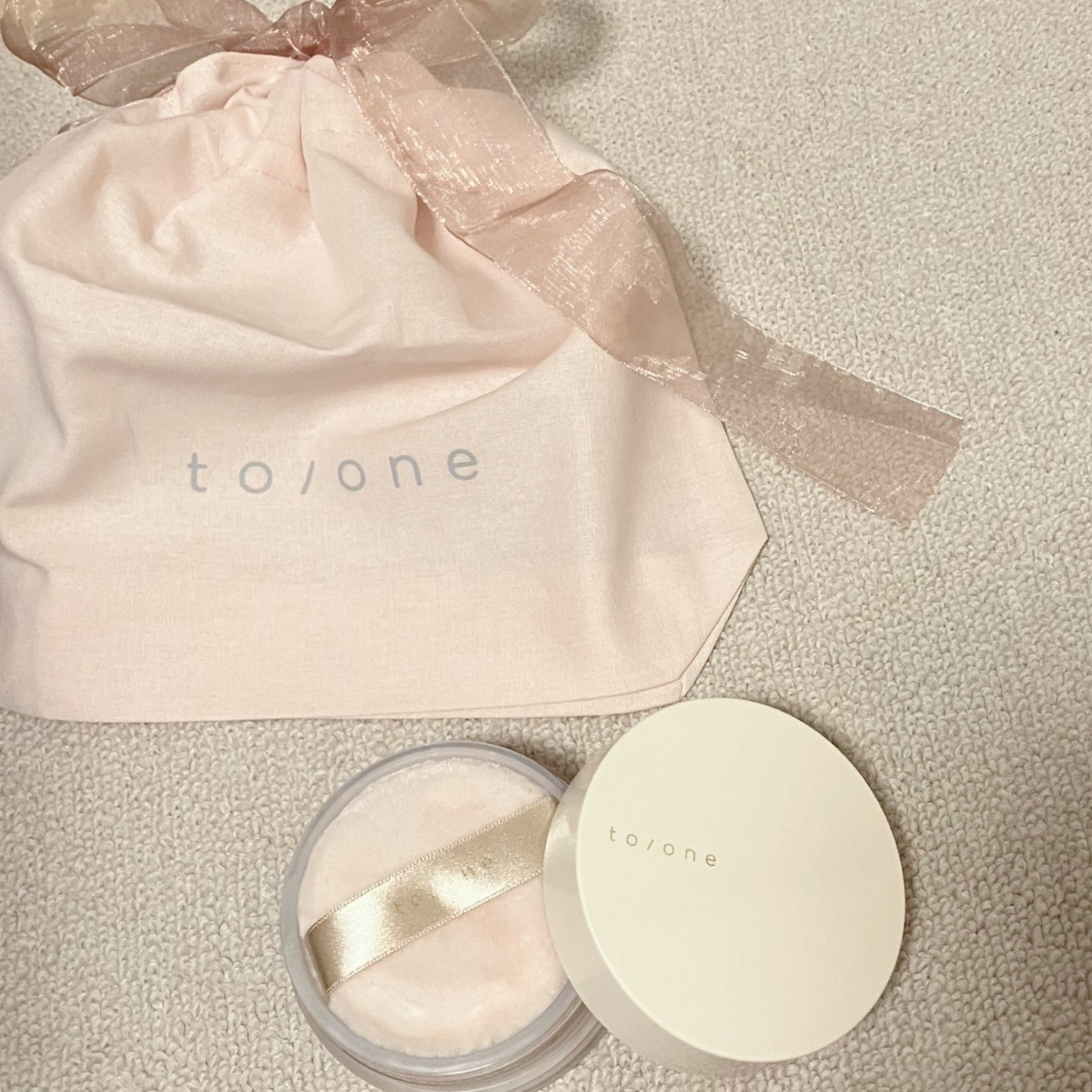 トーン デューイ モイスト ルースパウダー/to/one/ルースパウダーを使ったクチコミ(1枚目)