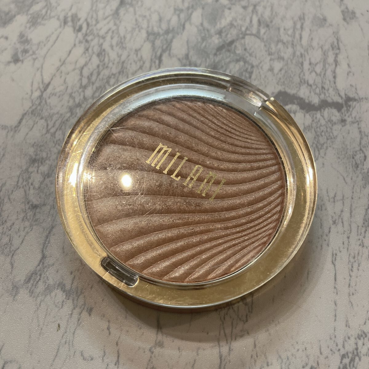 STROBELIGHT INSTANT GLOW POWDER HIGHLIGHTER/Milani Cosmetics/パウダーハイライトを使ったクチコミ（2枚目）