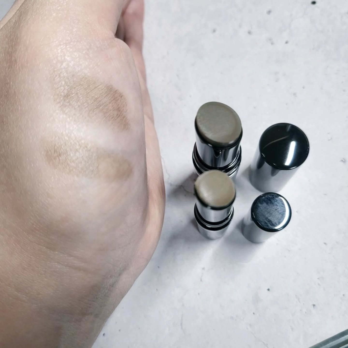 シャドウオンフェース 01 Gimmick Taupe（リミテッドサイズ）/KANEBO/シェーディングを使ったクチコミ（2枚目）