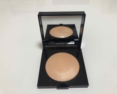 ◯lauramercier マットラディアンスベイクドパウダー
4800円(税込5280円)

ギラギラしすぎていなくて使いやすいハイライトです😇

⭐︎良い点
・ギラギラしすぎない綺麗な艶感が出る
・