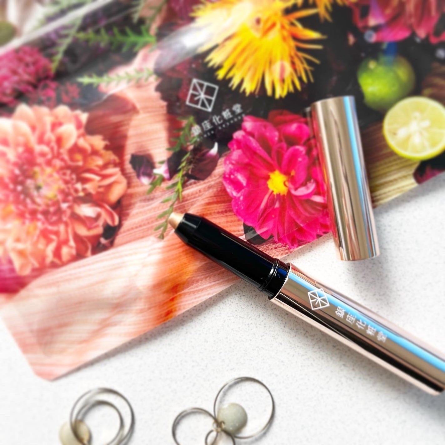 ジュエルアイ スティック/銀座化粧堂/スティックアイシャドウを使ったクチコミ(1枚目)