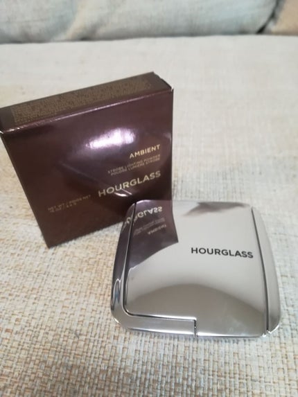Hourglass Ambient Lighting Powder/HOURGLASS/プレストパウダーを使ったクチコミ(1枚目)