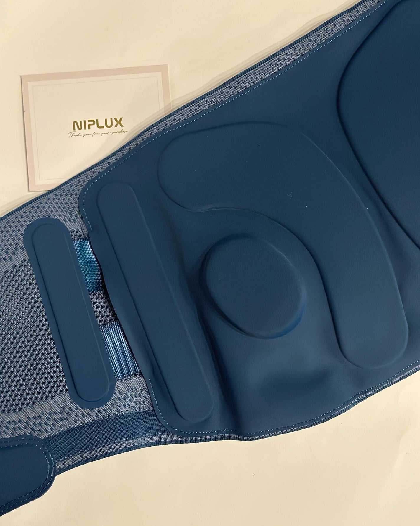 sparkle_gloss_67jh on LIPS 「#PR@niplux_official『NIPLUX電動腰サポ..」(4枚目)