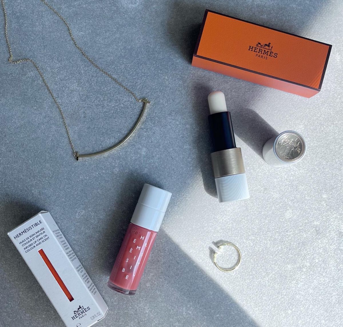 \\ 大人贅沢な口元 //
.
.
マスク解禁の日も近いし、
あったかくなってきてそろそろ口元にも
色載せたいそんな気分の時におすすめアイテム💄
.
.
--------------------
#hermes 
#ルージュエルメスボーム