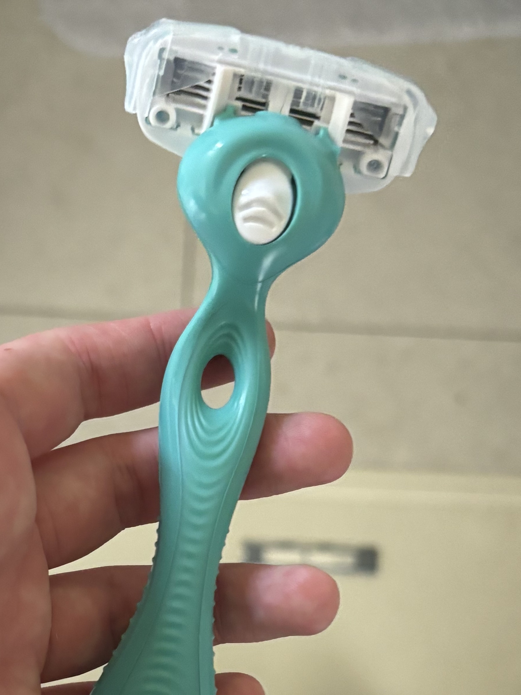 ハイドロシルク 敏感肌用 ホルダー （刃付き＋替刃１コ） 通常デザイン/ハイドロシルク/シェーバーを使ったクチコミ（1枚目）