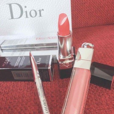 💄Dior ルージュディオール
💄642番  レディ

ルージュディオール2本目(*´-`)
今回はBAさんにピンク以外で使いやすい色をピックアップして貰いました。
濃いめのコーラルピンク。発色はしっか