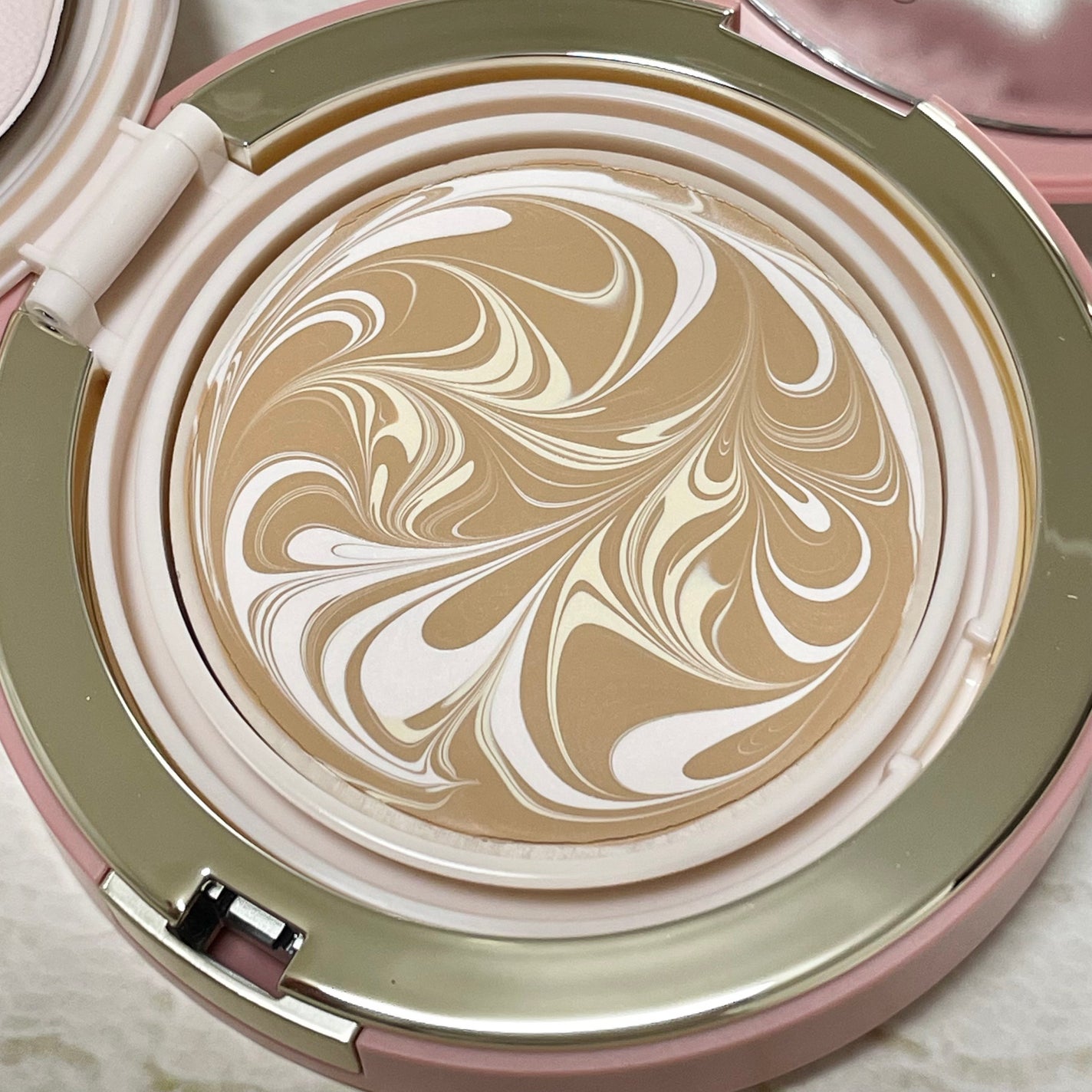 ヴェールヌーディ エッセンスパクトグロウ/AGE20’s/クリーム・エマルジョンファンデーションを使ったクチコミ(2枚目)