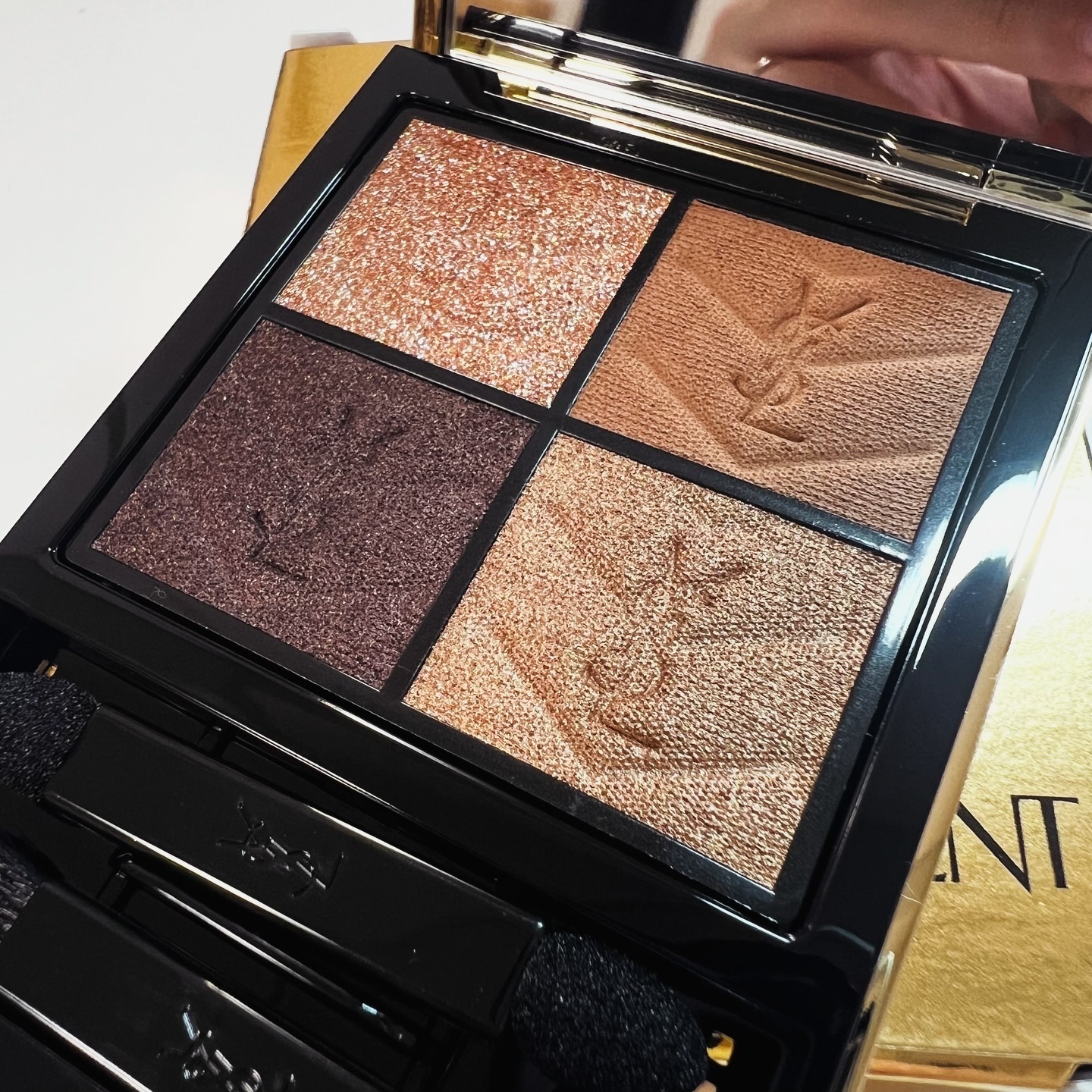 クチュール ミニ クラッチ/YVES SAINT LAURENT BEAUTE/アイシャドウパレットを使ったクチコミ（2枚目）