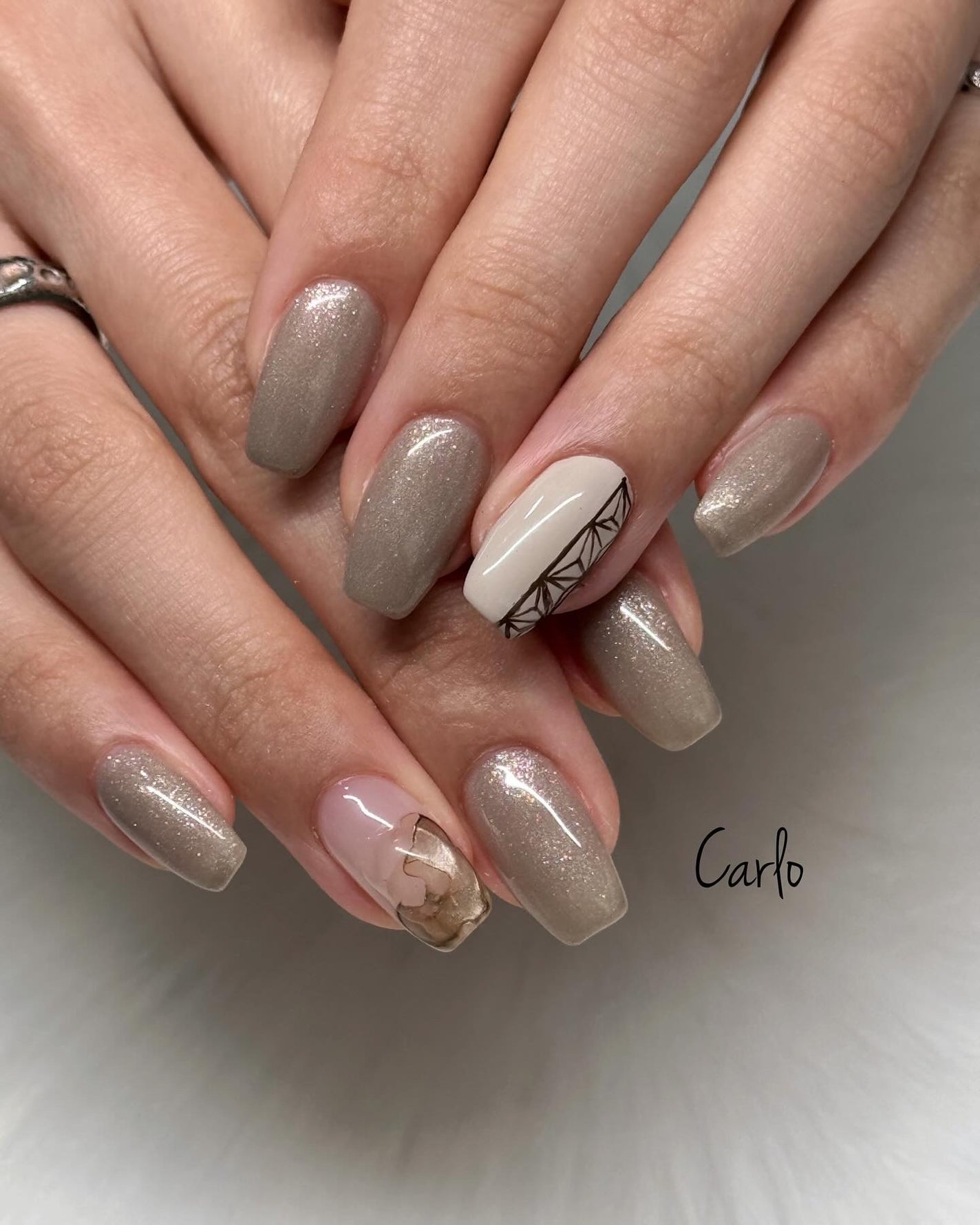 YUKA on LIPS 「【☾4本art】所沢市ネイルサロン|Carlo.今日から仕事始..」(1枚目)