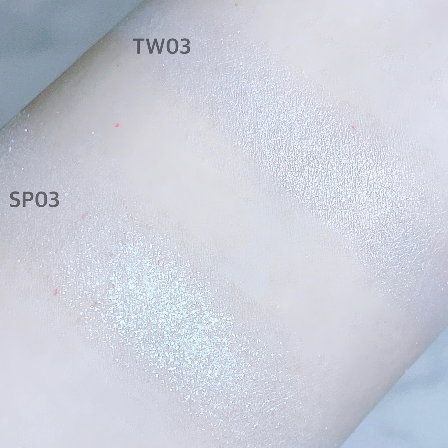 マルチカラーバリエーション トゥインクル/チャコット・コスメティクス/単色アイシャドウを使ったクチコミ（2枚目）