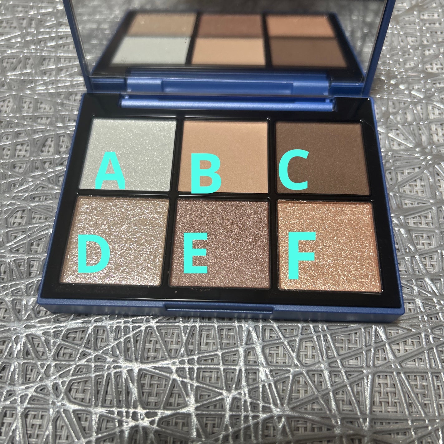 ケイト デザイニングアイブロウ3D/KATE/パウダーアイブロウを使ったクチコミ(4枚目)