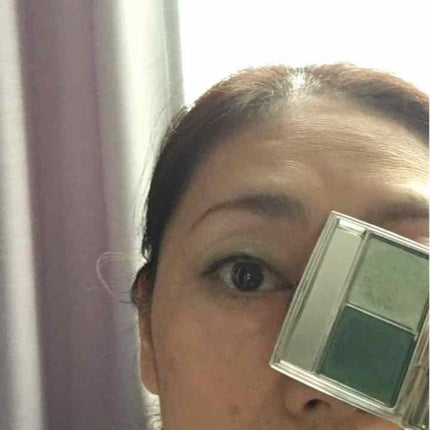 RMK インジーニアス Wパウダーアイズのクチコミ「RMKのイージニアスWパウダーアイズ01グリーンです!
発色が綺麗でキラキラ感が半端ないです。.....」(1枚目)