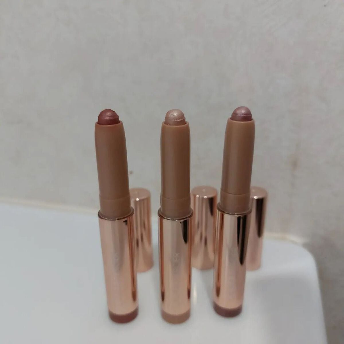 ローズグロウ リフレクションズ キャビアスティック トリオ/ローラ メルシエ/スティックアイシャドウを使ったクチコミ(2枚目)