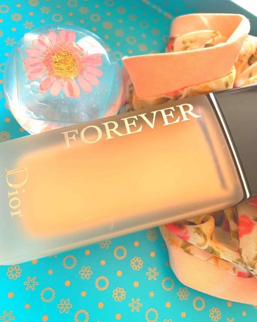 最近お気に入りの
#Dior #フォーエヴァー フルイド マット

私はイエベなので、ちょっと黄色身がかった
ファンデのお色味です🍀
1プッシュで半顔カバーできるし
なにより、コンシーラーいらないんじゃ