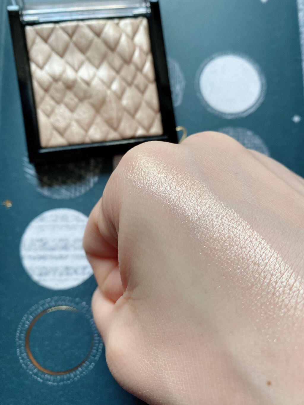 スキンライト プリズマティック ハイライター/REVLON/プレストパウダーを使ったクチコミ（2枚目）