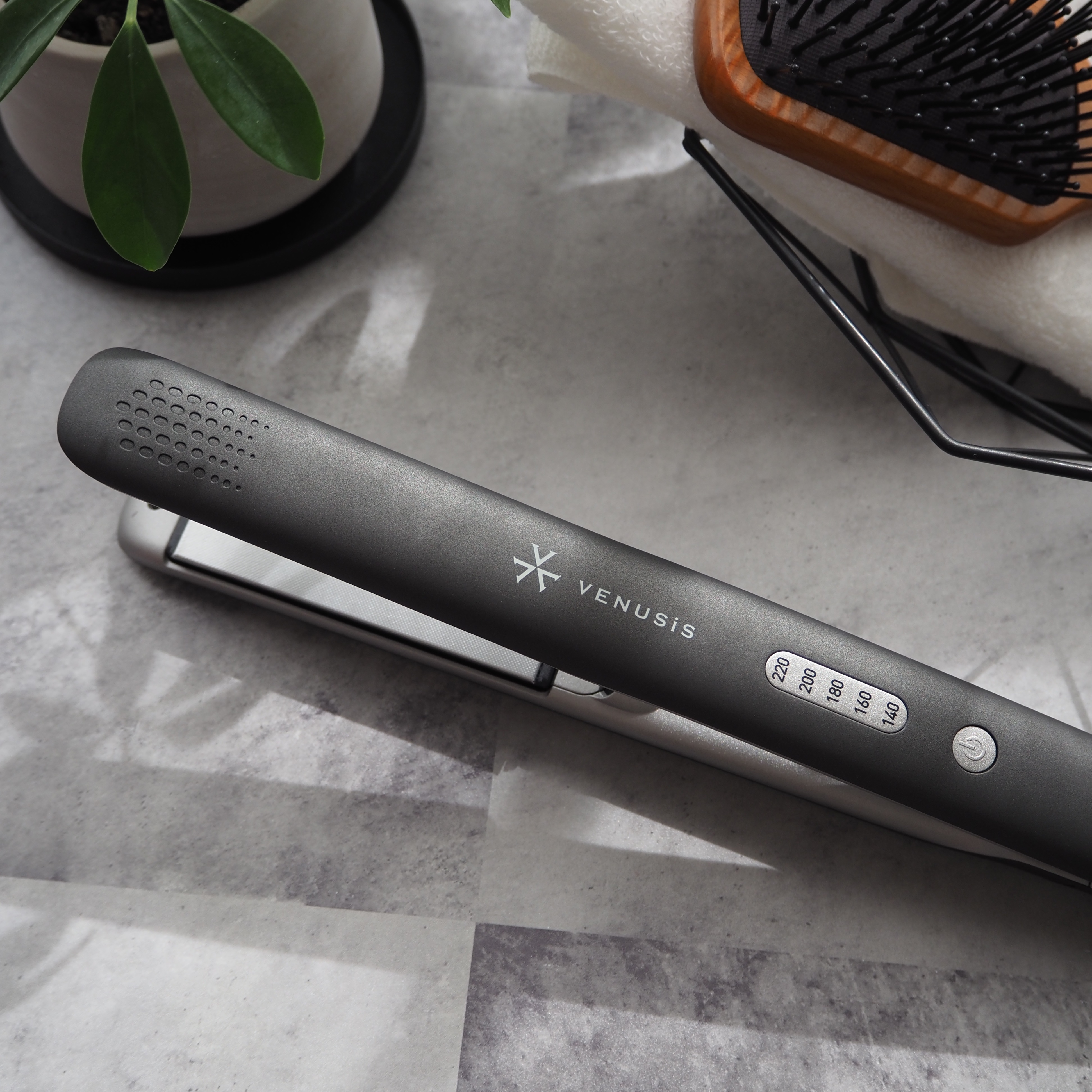 マイナスイオンストレートヘアアイロン VAS-8200E/VENUSiS/ストレートアイロンを使ったクチコミ（1枚目）