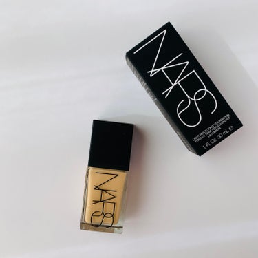 ．
⁡
全ての肌タイプの方に使いやすい✨
⁡
NARS
ライトリフレクティング ファンデーション
⁡
全15色あるうち、
私はLIGHT4（ピンクとイエローのバランスのとれた明るめのシェード）を使用しま