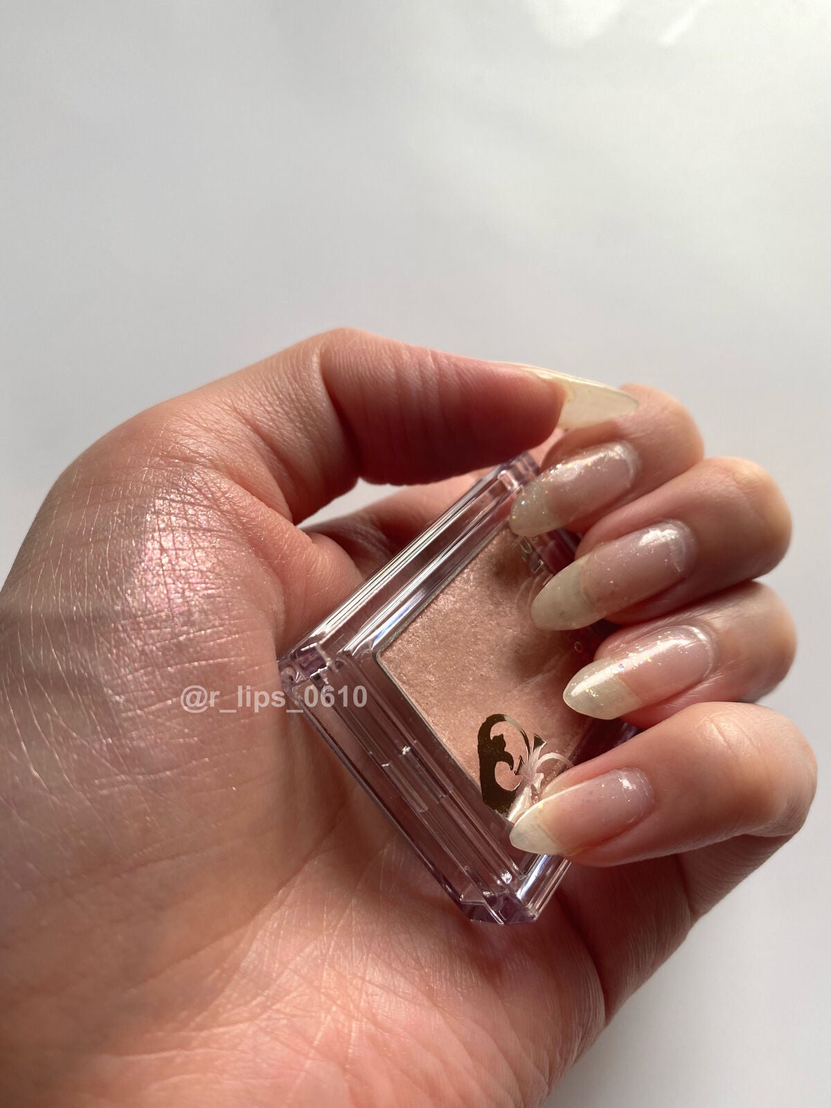 プリズム パウダーアイカラー/リンメル ロンドン/単色アイシャドウを使ったクチコミ(3枚目)